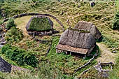 Parco naturale di Somiedo - Asturie. Ruta della Pornacal. Brana la Pornacal uno dei villaggi pi belli di 'cabanas de teito' 